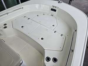 2027 Boston Whaler 210 Montauk 17