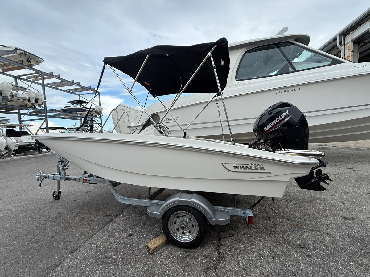 2027 Boston Whaler 130 Super Sport 1