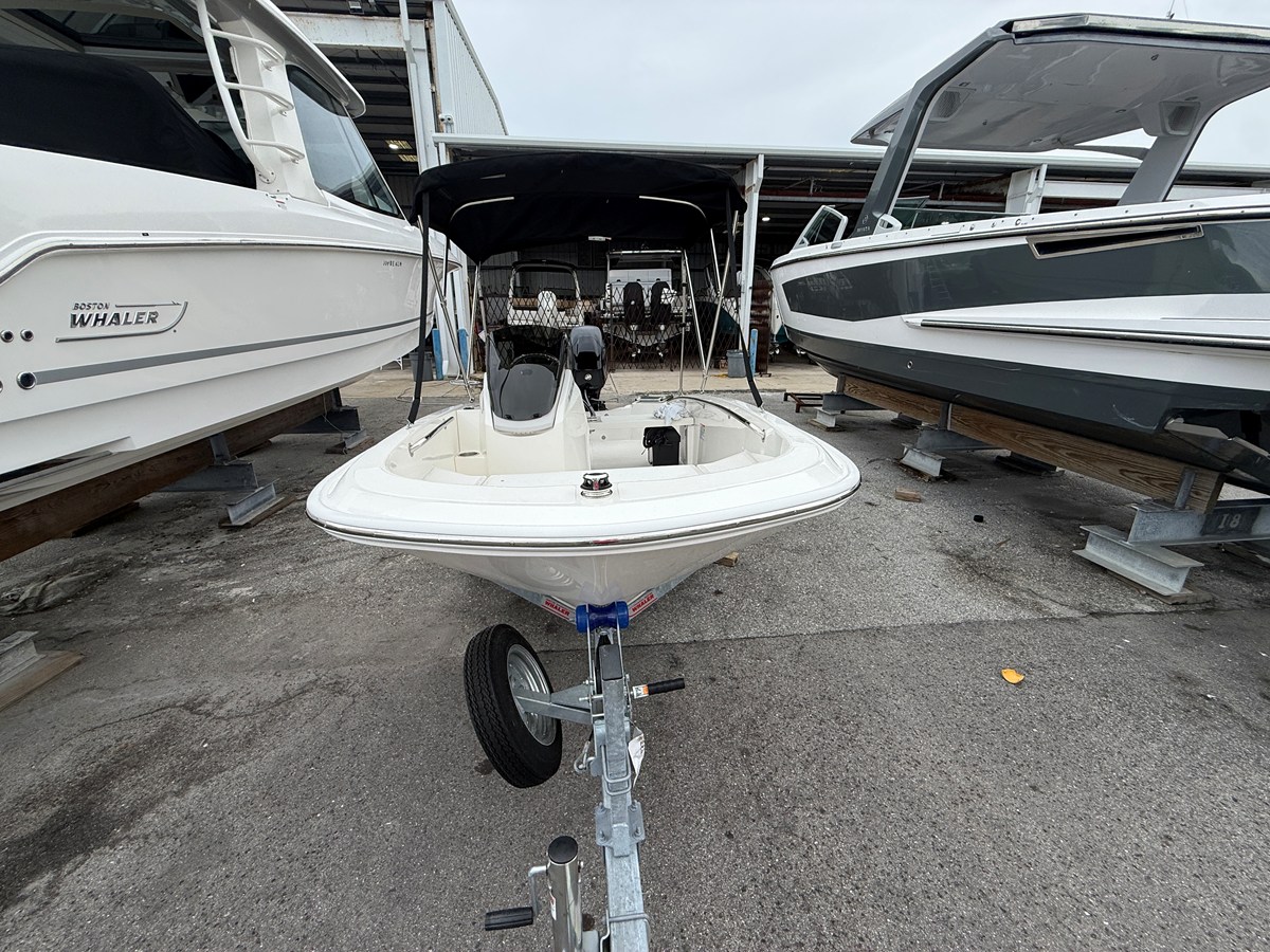 2027 Boston Whaler 130 Super Sport 2