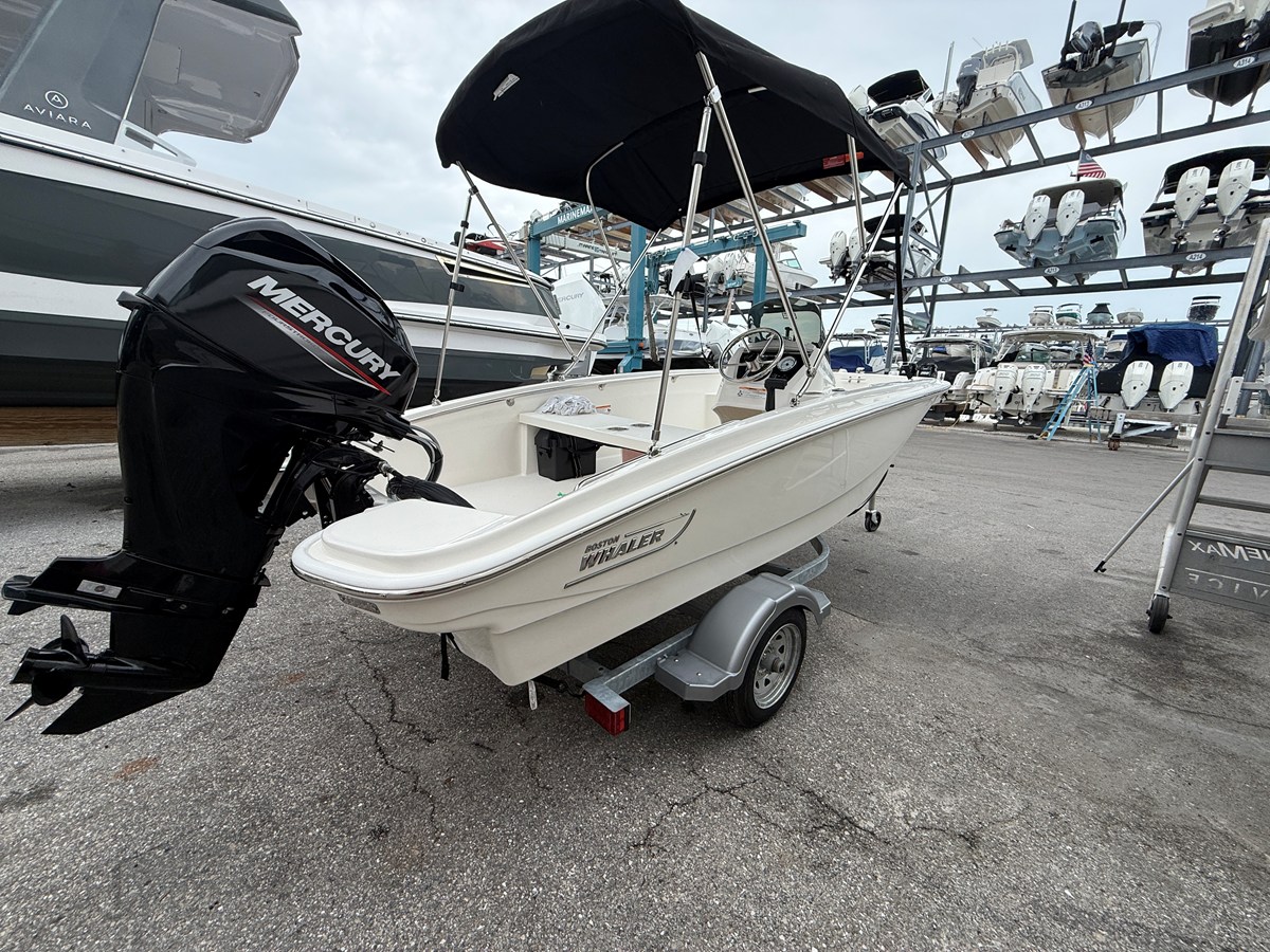 2027 Boston Whaler 130 Super Sport 4