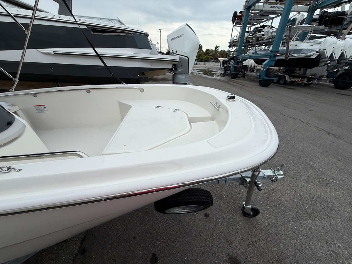 2027 Boston Whaler 130 Super Sport 5