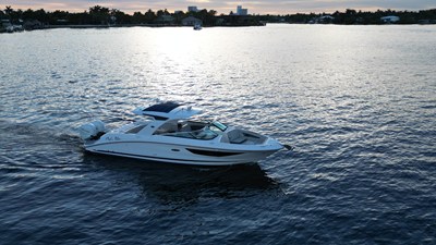 Sea Ray 350 SLX OB 2 2020 Sea Ray 350 SLX OB 3