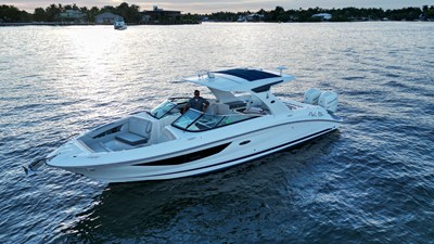 Sea Ray 350 SLX OB 3 2020 Sea Ray 350 SLX OB 4