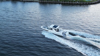 Sea Ray 350 SLX OB 4 2020 Sea Ray 350 SLX OB 5