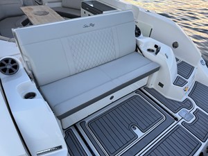 Sea Ray 350 SLX OB 8 2020 Sea Ray 350 SLX OB 9