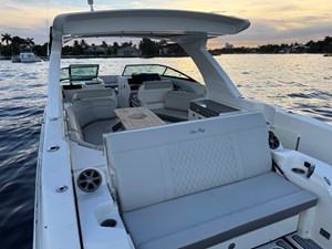 Sea Ray 350 SLX OB 9 2020 Sea Ray 350 SLX OB 10