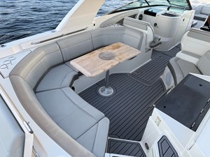 Sea Ray 350 SLX OB 10 2020 Sea Ray 350 SLX OB 11