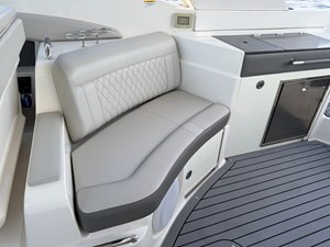 Sea Ray 350 SLX OB 12 2020 Sea Ray 350 SLX OB 13