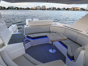 Sea Ray 350 SLX OB 13 2020 Sea Ray 350 SLX OB 14