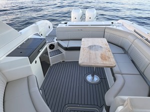 Sea Ray 350 SLX OB 15 2020 Sea Ray 350 SLX OB 16