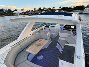 Sea Ray 350 SLX OB 17 2020 Sea Ray 350 SLX OB 18