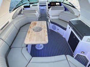 Sea Ray 350 SLX OB 18 2020 Sea Ray 350 SLX OB 19