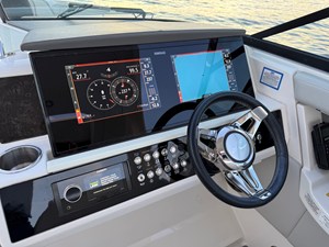 Sea Ray 350 SLX OB 22 2020 Sea Ray 350 SLX OB 23