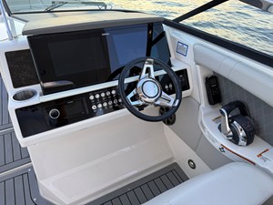 Sea Ray 350 SLX OB 23 2020 Sea Ray 350 SLX OB 24