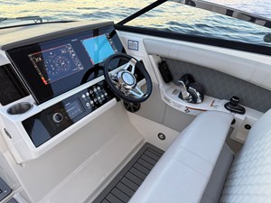 Sea Ray 350 SLX OB 26 2020 Sea Ray 350 SLX OB 27