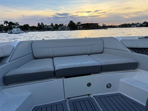 Sea Ray 350 SLX OB 29 2020 Sea Ray 350 SLX OB 30