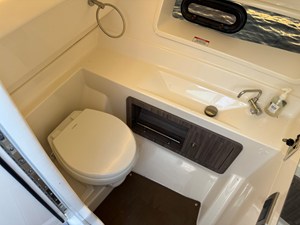 Sea Ray 350 SLX OB 31 2020 Sea Ray 350 SLX OB 32