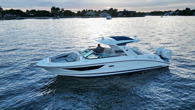 Sea Ray 350 SLX OB 35 2020 Sea Ray 350 SLX OB 36