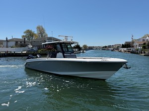 Boston Whaler 330 OUTRAGE 0 2024 Boston Whaler 330 OUTRAGE 1