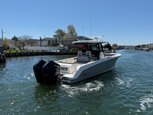 Boston Whaler 330 OUTRAGE 1 2024 Boston Whaler 330 OUTRAGE 2