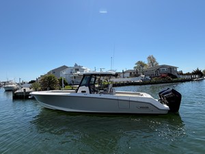 Boston Whaler 330 OUTRAGE 5 2024 Boston Whaler 330 OUTRAGE 6