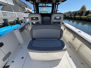 Boston Whaler 330 OUTRAGE 11 2024 Boston Whaler 330 OUTRAGE 12