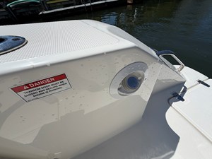 Boston Whaler 330 OUTRAGE 13 2024 Boston Whaler 330 OUTRAGE 14