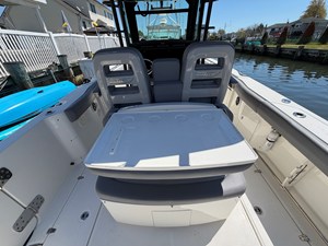 Boston Whaler 330 OUTRAGE 21 2024 Boston Whaler 330 OUTRAGE 22