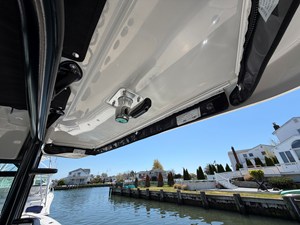 Boston Whaler 330 OUTRAGE 23 2024 Boston Whaler 330 OUTRAGE 24