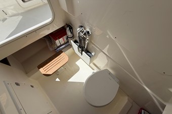 Boston Whaler 330 OUTRAGE 31 2024 Boston Whaler 330 OUTRAGE 32