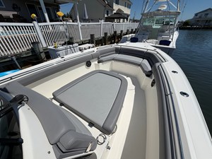 Boston Whaler 330 OUTRAGE 34 2024 Boston Whaler 330 OUTRAGE 35