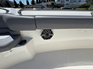 Boston Whaler 330 OUTRAGE 37 2024 Boston Whaler 330 OUTRAGE 38