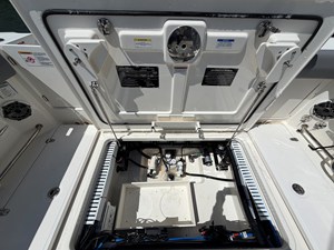 Boston Whaler 330 OUTRAGE 44 2024 Boston Whaler 330 OUTRAGE 45