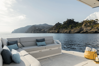 2027 Azimut Verve 48 10