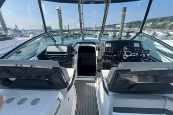 Monterey 335 SPORT YACHT 18 2021 Monterey 335 SPORT YACHT 19