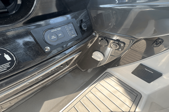 Monterey 335 SPORT YACHT 22 2021 Monterey 335 SPORT YACHT 23