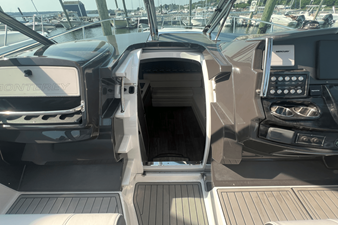 Monterey 335 SPORT YACHT 26 2021 Monterey 335 SPORT YACHT 27