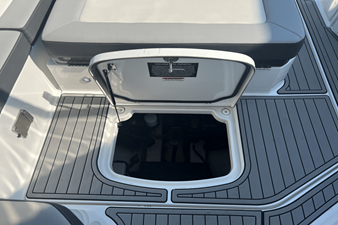 Monterey 335 SPORT YACHT 48 2021 Monterey 335 SPORT YACHT 49