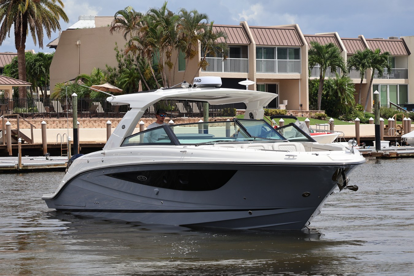 2026 Sea Ray SLX 400 Outboard 2