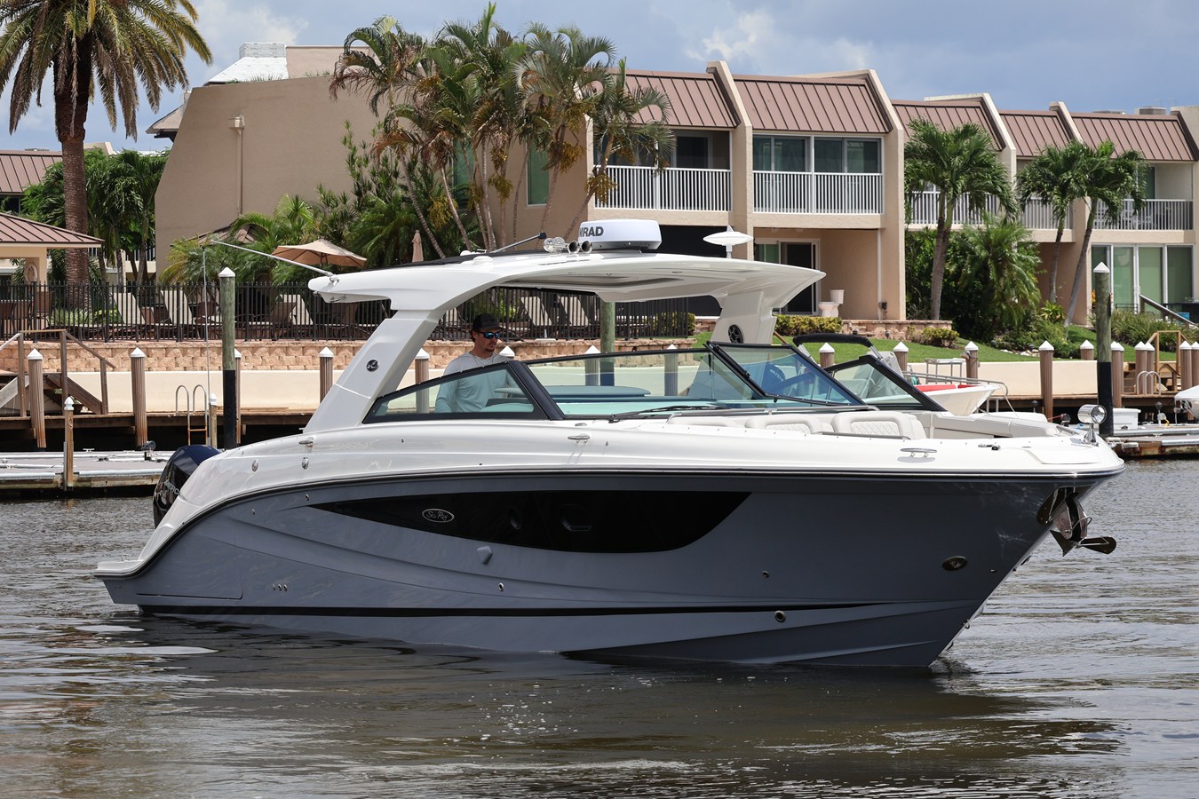 2026 Sea Ray SLX 400 Outboard 3