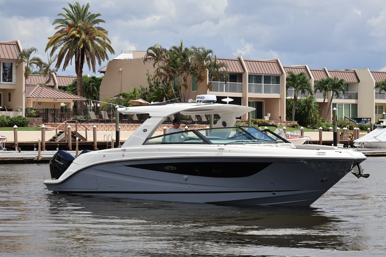 2026 Sea Ray SLX 400 Outboard 4