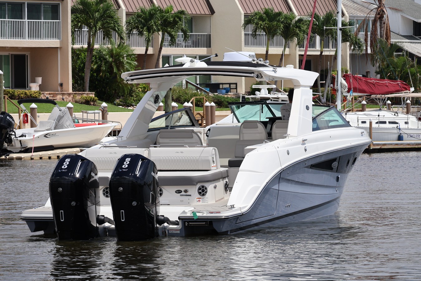 2026 Sea Ray SLX 400 Outboard 13
