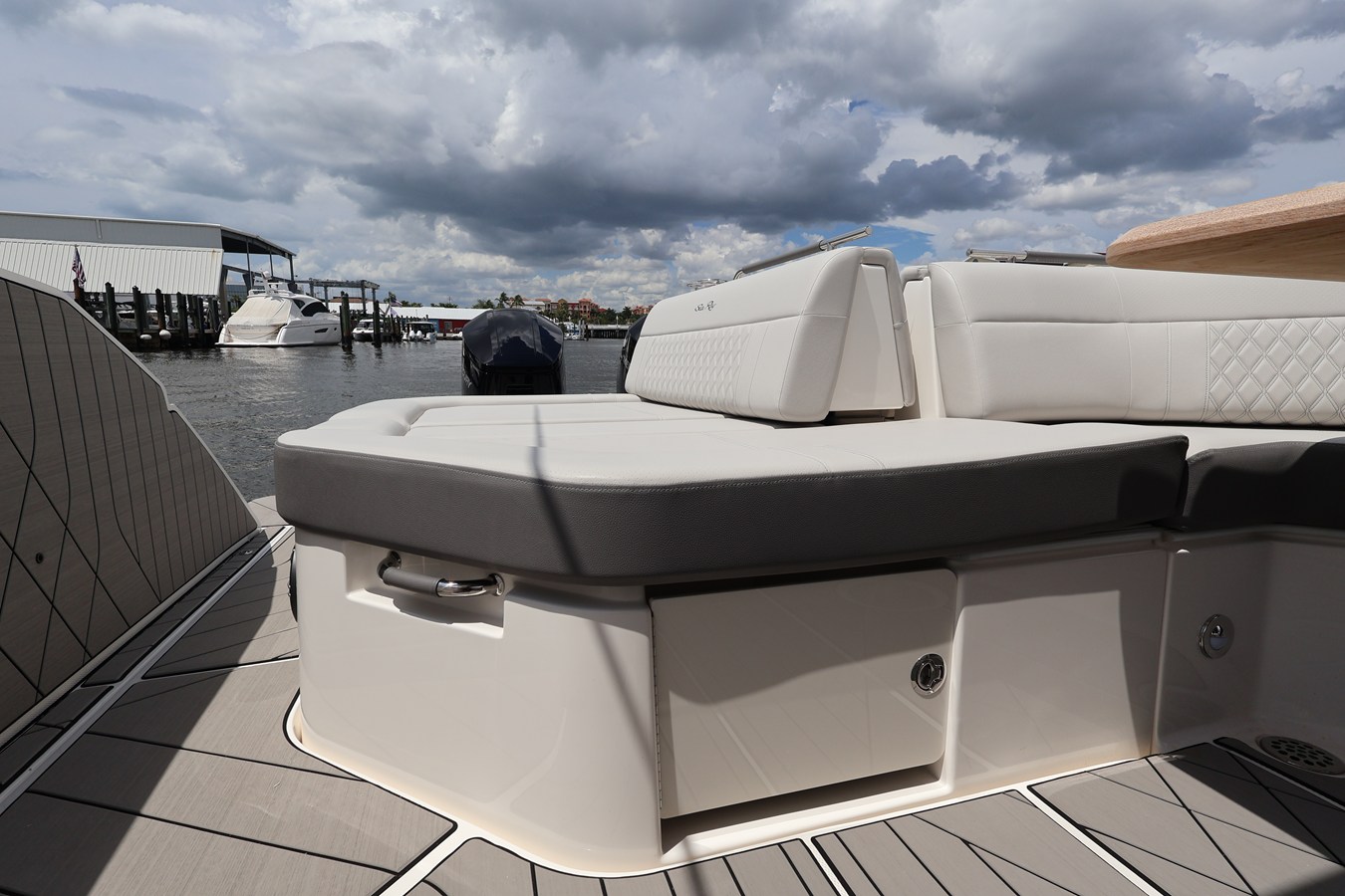 2026 Sea Ray SLX 400 Outboard 27