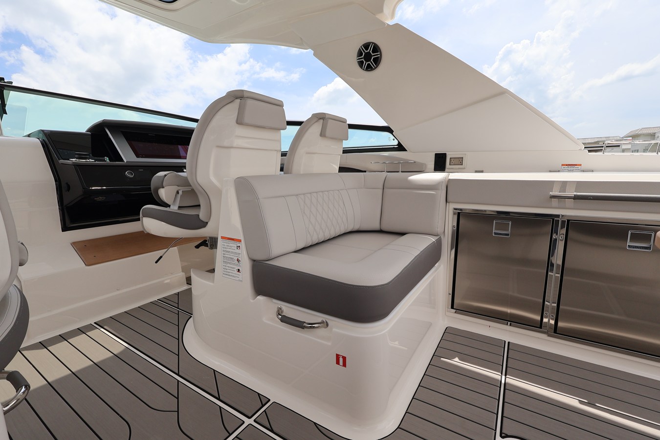 2026 Sea Ray SLX 400 Outboard 32