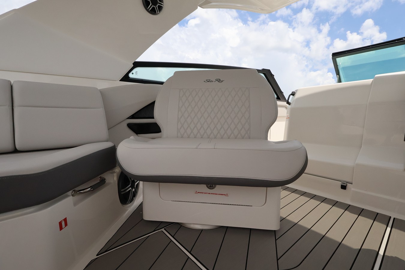 2026 Sea Ray SLX 400 Outboard 37