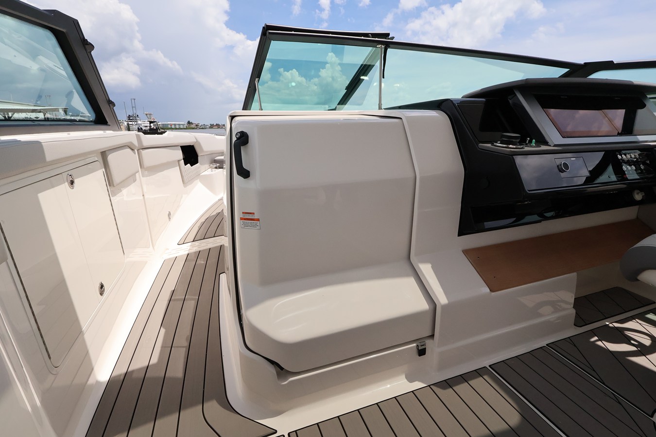 2026 Sea Ray SLX 400 Outboard 46