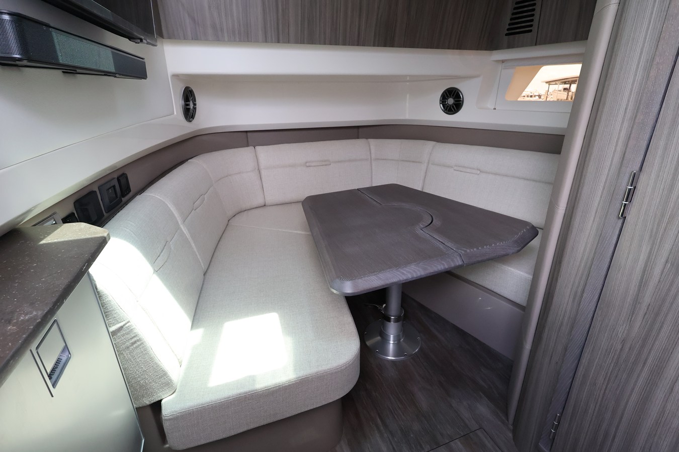 2026 Sea Ray SLX 400 Outboard 51
