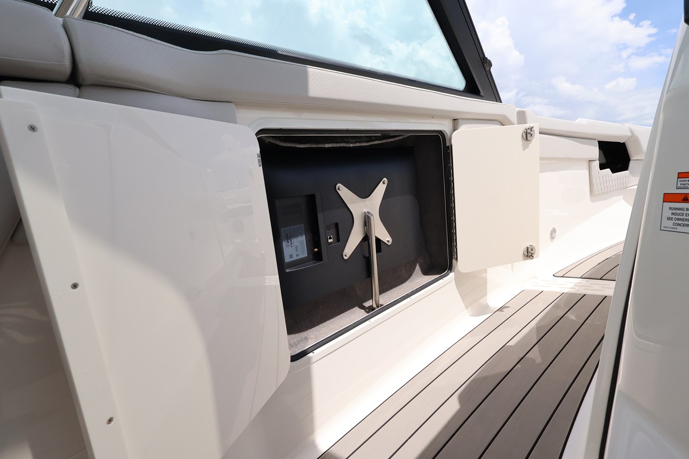 2026 Sea Ray SLX 400 Outboard 57