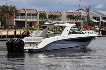 2026 Sea Ray SLX 400 Outboard 11