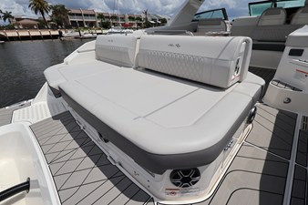 2026 Sea Ray SLX 400 Outboard 26